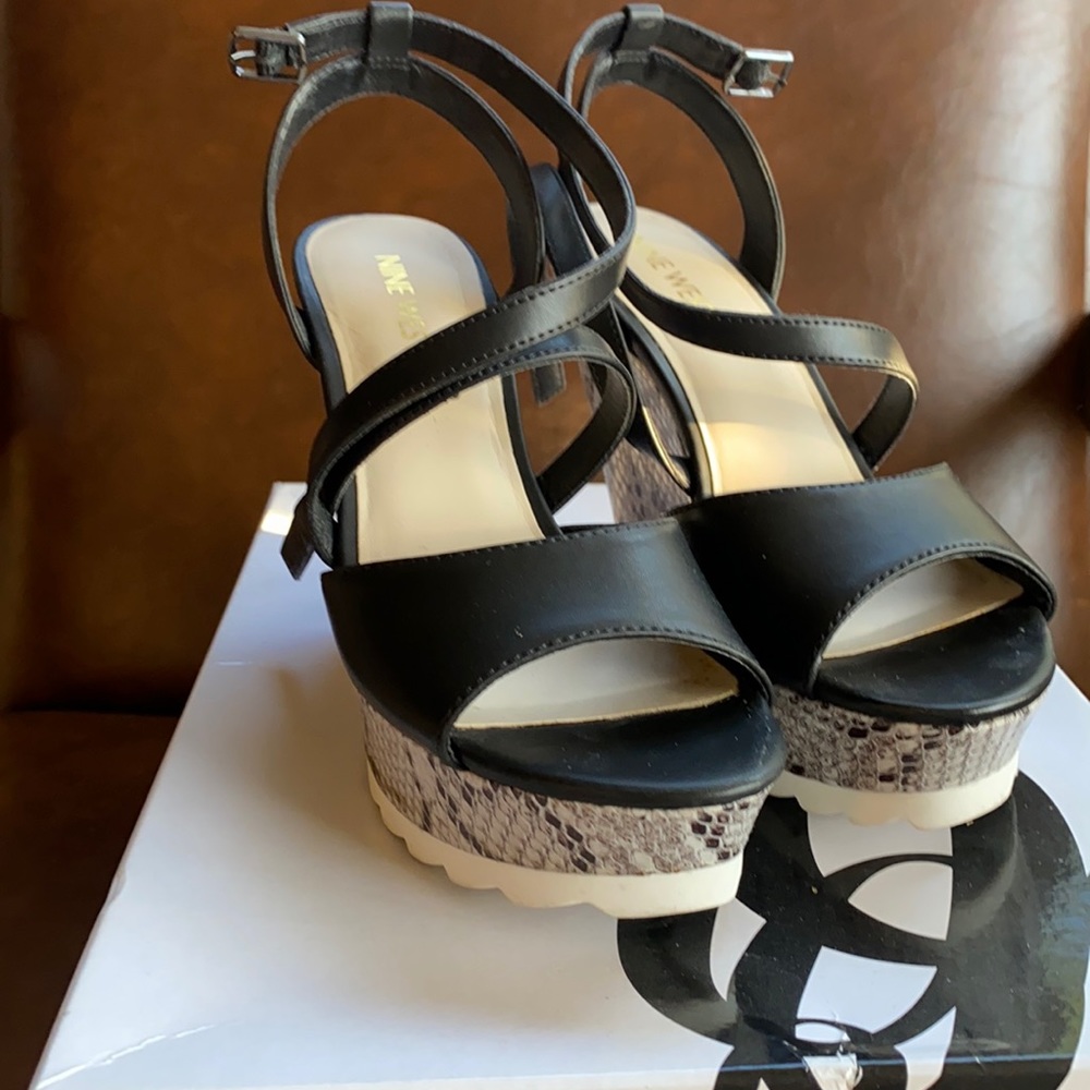 NINE WEST black faux snakeskin/leather wedges